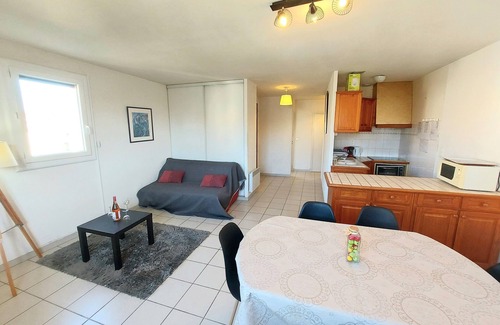 Latour-Bas-Elne Apartamento | 2bed large garden 6pers wifi parking 66m2 ok pets vacation vouchers 2km sea
