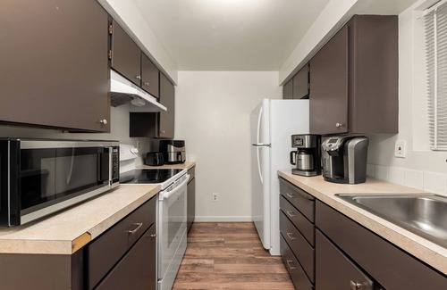 Northtown Apartamento | 2Bed Spokane Grnd Floor Unit – A/C, In-Unit Laundry, Parking, King&Queen Beds!