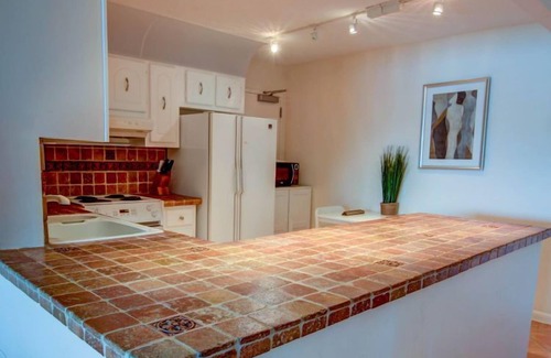 Bal Harbour Apartamento | 2Bedroom-2Bathroom Canal Front with Terrace. Walk to Bal Harbour Beach