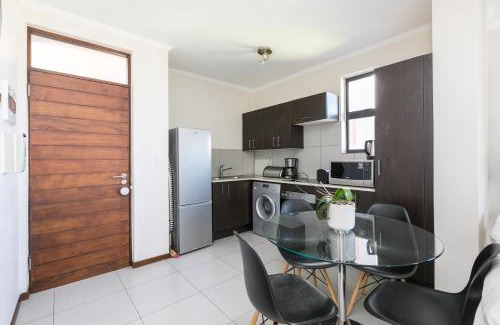 Greater Johannesburg Metropolitan Area Apartamento | 2Bedroom apartment in a secure golf estate.WIFI