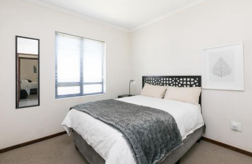 Greater Johannesburg Metropolitan Area Apartamento | 2Bedroom apartment in a secure golf estate.WIFI