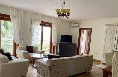 Rezevici Apartamento | 2bedroom Apt #2 w/shared pool @Pietra Mare Apts