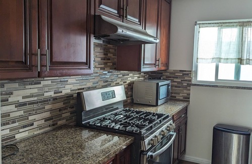 Ocean Park Condominio | 2Bedroom+Den/2Bathroom, 4 Blocks to Santa Monica Beach