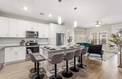 Southeast Orlando Apartamento | 2Bedroom Haven Close to Parks KingBed PetFriendly