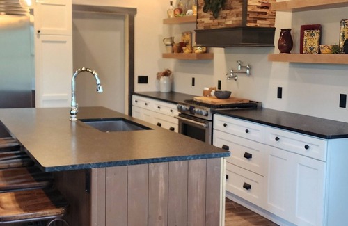 Ravenna Casa | 2bedroom townhome Centrally located to multiple Colleges and Cities Pet friendly