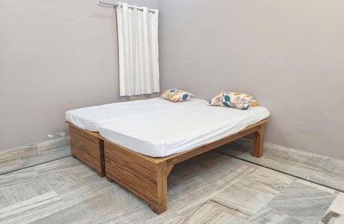 Sarnath Apartamento | 2BHK Fully Air-Conditioned Apartment