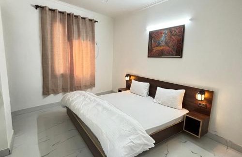 South West Apartamento | 2bhk near IGI Airport New Delhi Yashobhoomi Manipal and Venkateshwar Hospital