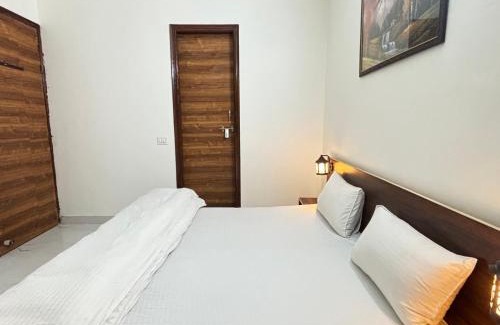 South West Apartamento | 2bhk near IGI Airport New Delhi Yashobhoomi Manipal and Venkateshwar Hospital