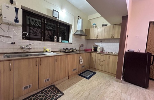Vadanemelli Apartamento | 2BHK rooms for family and friends at Kovalam with nearby backwater and beach.