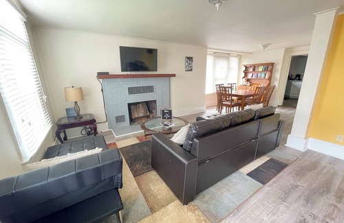Columbia City Casa | 2BR/1.5BA - AC- Private upper unit of a duplex house. Few steps to Light Rail