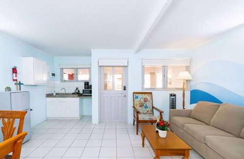 Boegoeroei Apartamento | 2BR 1BA Ground Level in the Heart of Aruba ~ Pool