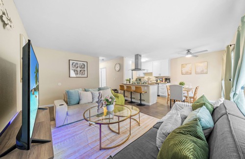 Mira Mesa Condominio | 2BR/1Bth with King Bed, Pool, Hot Tub, 2 Parking in Mira Mesa