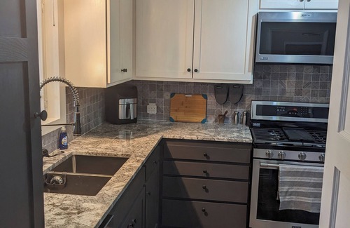 La Madera Casa | 2BR/2B Comfy Bungalow close to UofA
