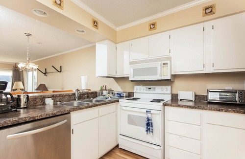 Morehead City Condominio | Gran lugar para estadías prolongadas!