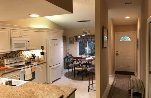 Naples Condominio | 2BR/2BA at Falling Waters Davis Blvd