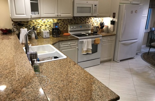 Naples Condominio | 2BR/2BA at Falling Waters Davis Blvd