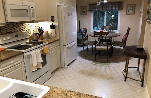 Naples Condominio | 2BR/2BA at Falling Waters Davis Blvd