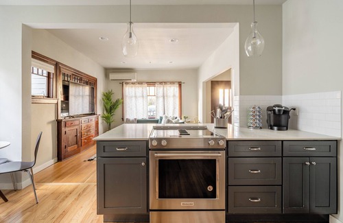 Kerns Casa | 2BR/2BA Classic Craftsman Stay Portland Charm