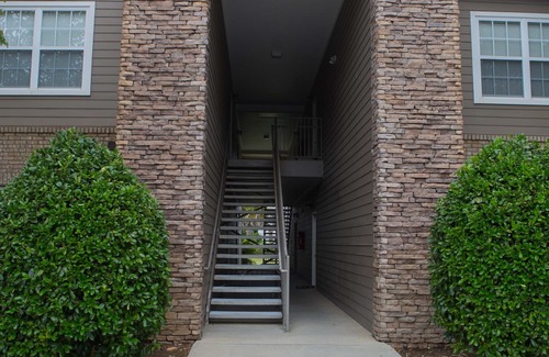 Foley Condominio | 2BR / 2BA Condo en ubicación tranquila y relajante. Excelente ubicación para ir de compras y divertirse.