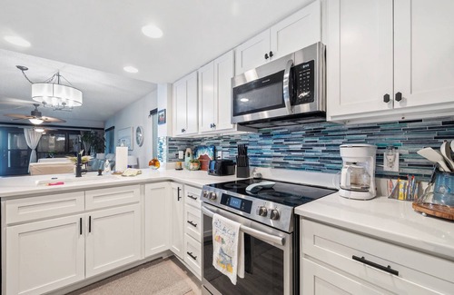 Port Richey Condominio | 2BR 2BA Condo Overlooking Gulf with Beach and Pool!