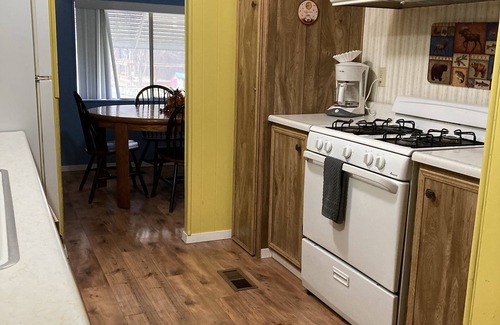 Big Bar Casa | 2BR/2BA Doublewide at a Scenic Trinity River Resort