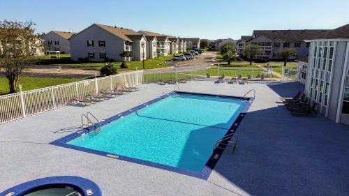 Gulf Shores Casa | 2br/2ba Full Condo w/Pool & Gym, Sleeps 6
