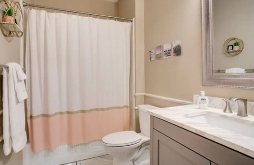 North by Northwest Casa | 2br/2ba Garden Home :: Straight Shot to TTU & LCU