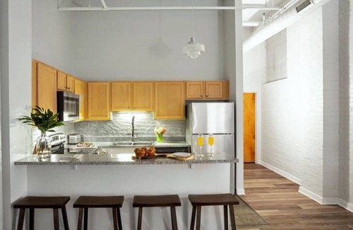 Mile Square Apartamento | 2BR 2BA In The Block by CozySuites!