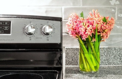Mile Square Apartamento | 2BR 2BA In The Block by CozySuites!
