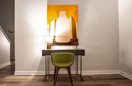 Mile Square Apartamento | 2BR 2BA In The Block by CozySuites!