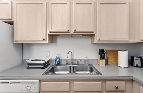 Mile Square Apartamento | 2BR/2BA In The Block Apartment by CozySuites