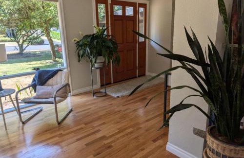 Bridle Trails Casa | 2BR 2BA Kirkland Bridle Trails