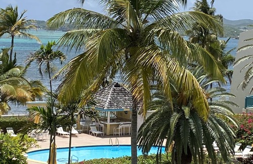 Estate Golden Rock Condominio | 2BR, 2BA Newly Updated Ocean View