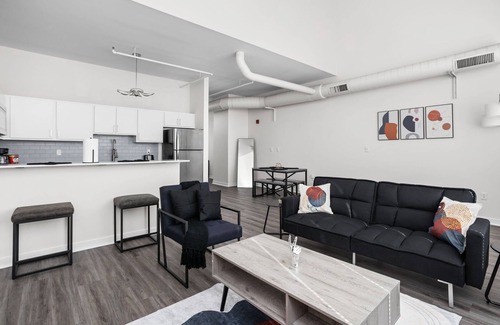 Mile Square Apartamento | 2BR 2BA The Block Apartment - CozySuites