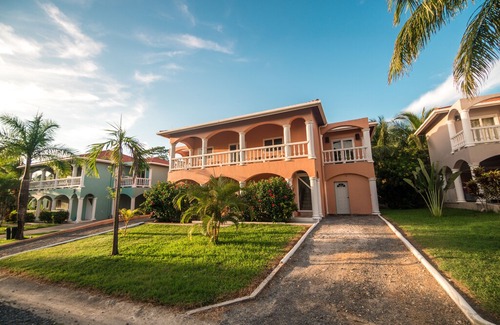 West End Apartamento | 2BR/2BA VILLA 5A, FREE BREAKFAST