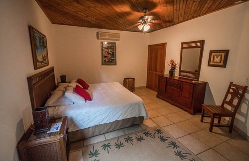 West End Apartamento | 2BR/2BA VILLA 5A, FREE BREAKFAST