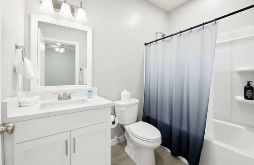 Glendale Apartamento | 2BR/2BA w/ 3 Beds Prime Location