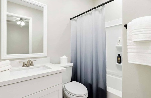 Glendale Apartamento | 2BR/2BA w/ 3 Beds Prime Location
