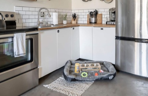 Rincon Heights Apartamento | 2BR, 6 Min to UofA – BBQ, Sunshine & Cozy Vibes!