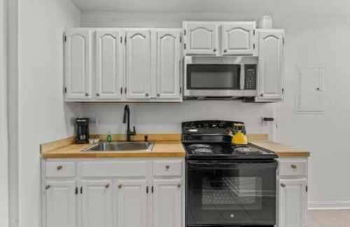 West Philadelphia Apartamento | Spacious and Cozy 2-BR Apartment Near Central Philly