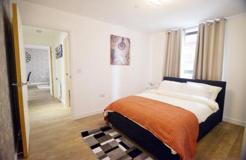 Royal Docks Apartamento | 2BR Apartment Near O2 Arena with Balcony in London