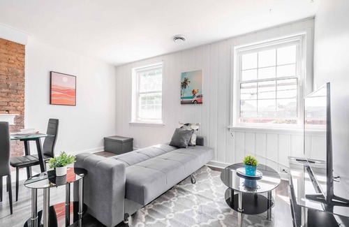 Beasley Apartamento | 2BR Apartment - Near Parks, Harbour, Shops!