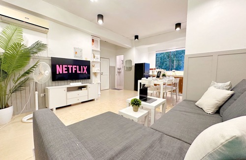 Manoc-Manoc Apartamento | 2BR Apartment w/ Kitchen+Dining+Living Room / 30 Seconds walk to the White Beach