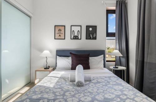 Macgregor Apartamento | 2BR Apartment with Balcony Near Food Shop and Transit