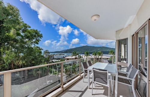 Airlie Beach Apartamento | 2BR Apartment with Stunning Ocean Views