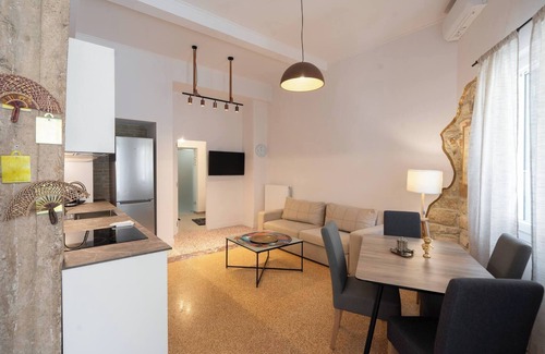 Filopappou Apartamento | 2BR Apt 20 Mins From Acropolis w/ Washer & Dryer