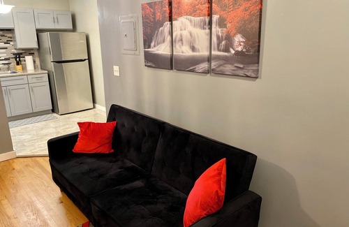 East Flatbush Apartamento | 2BR Apt Located in the Heart of Brooklyn, 30 Minutes From Midtown & Pets Allowed