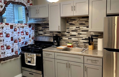 East Flatbush Apartamento | 2BR Apt Located in the Heart of Brooklyn, 30 Minutes From Midtown & Pets Allowed