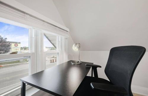 Durham Region Apartamento | 2BR Apt Mins from Beach and Downtown Free Parking