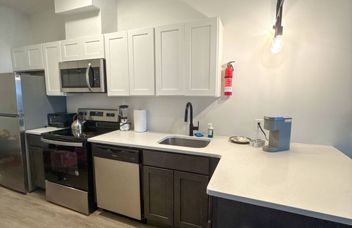 Elizabeth Apartamento | 2BR apt near EWR 9630
